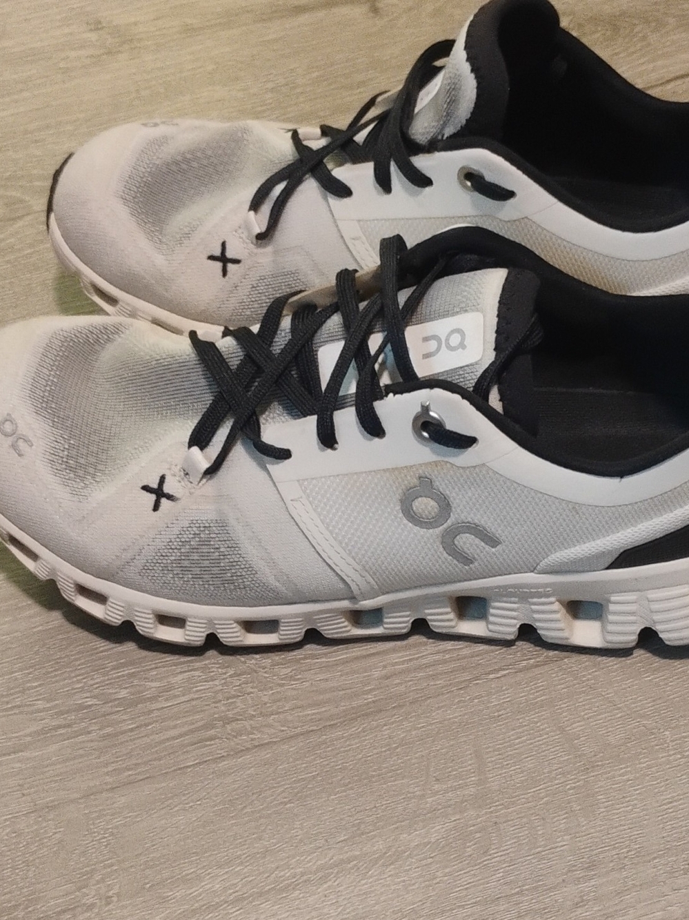 On Running Cloud Running Shoes - White/Black Women's Size 7.5